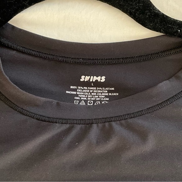 SKIMS Fits Everybody Short Sleeve T-Shirt - Picture 3 of 3